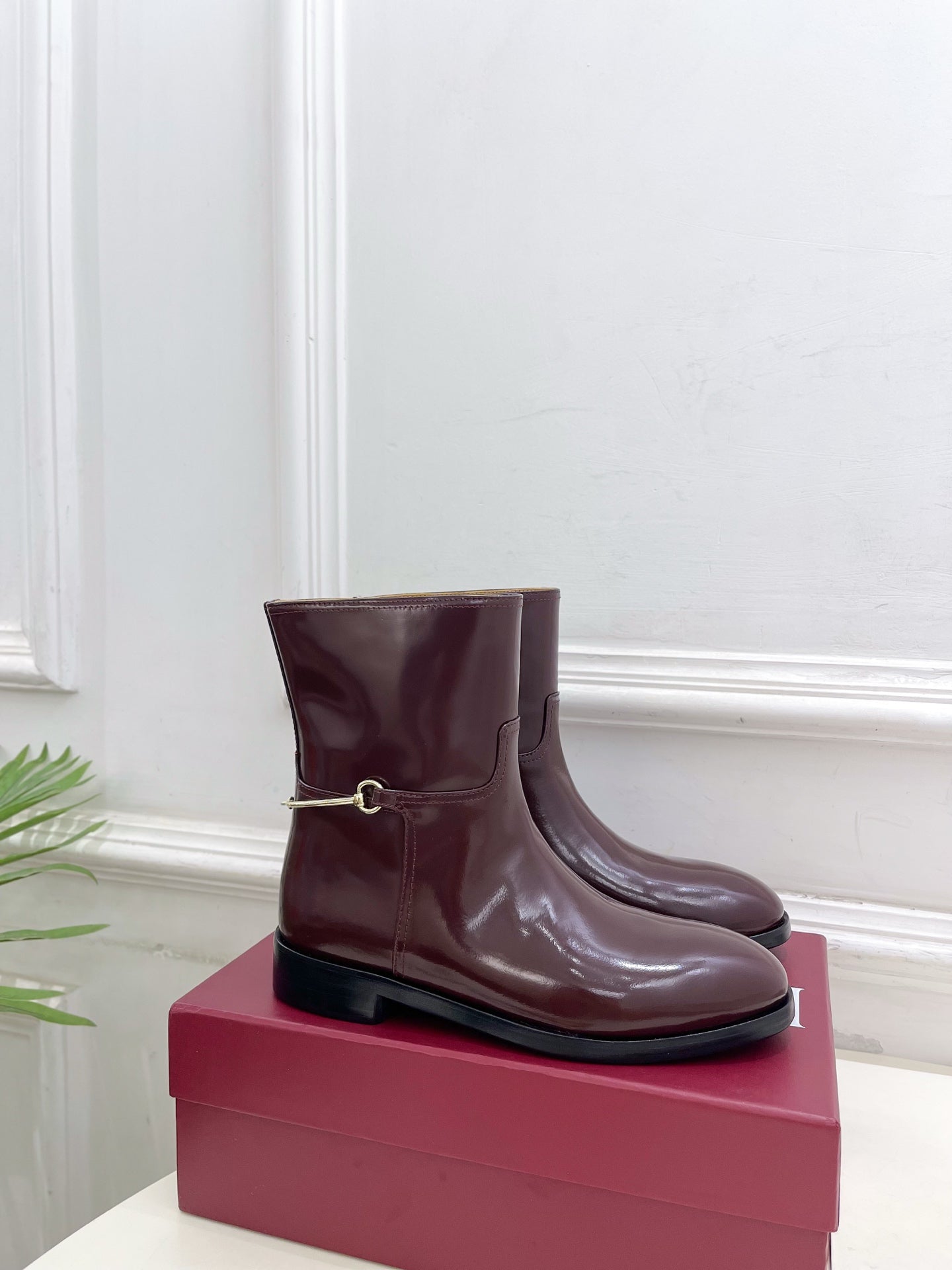 Gucci 25 horsebit  ankle boots burgundy patent calfskin 435385