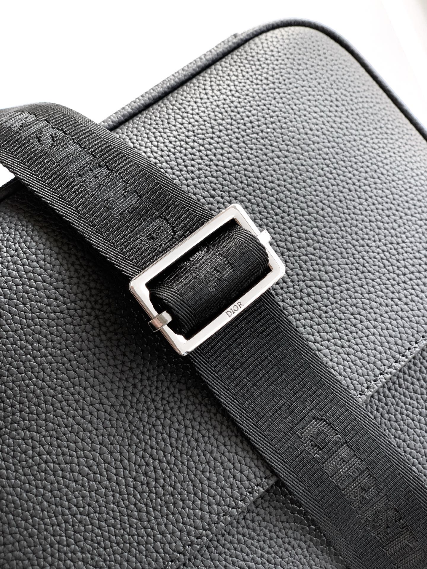 Dior Rider 2.0 Zippered Messenger Bag Black Cowhide 336233