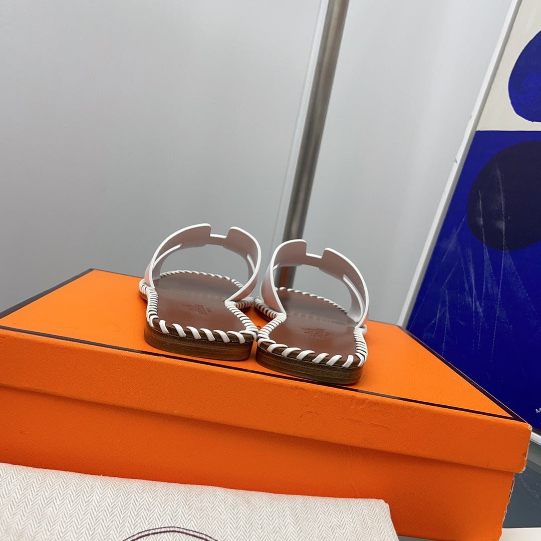 Hermès Oran Sandals in White Leather with Whipstitch Detail