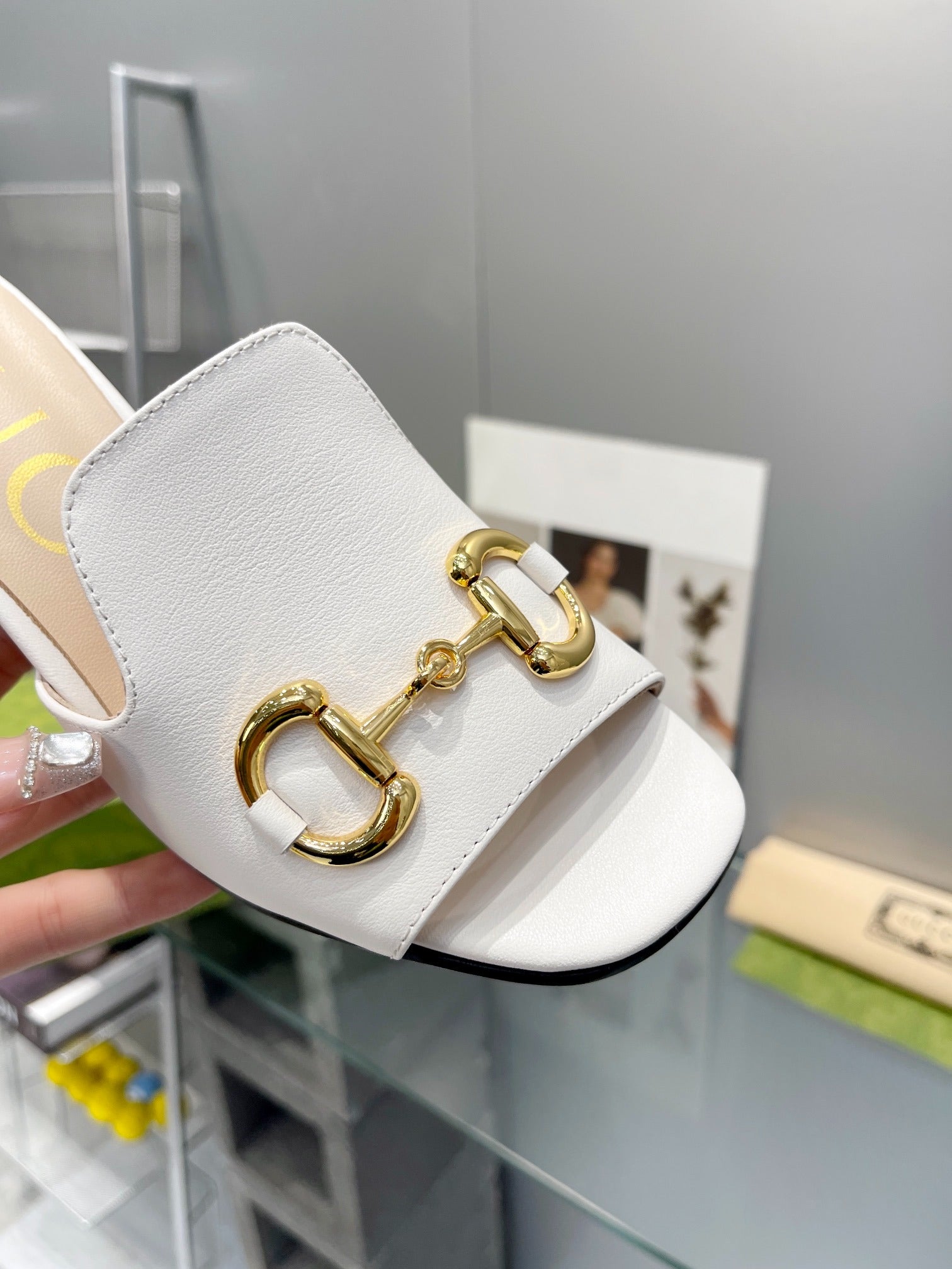 Gucci White Leather Horsebit Block Heel Mules