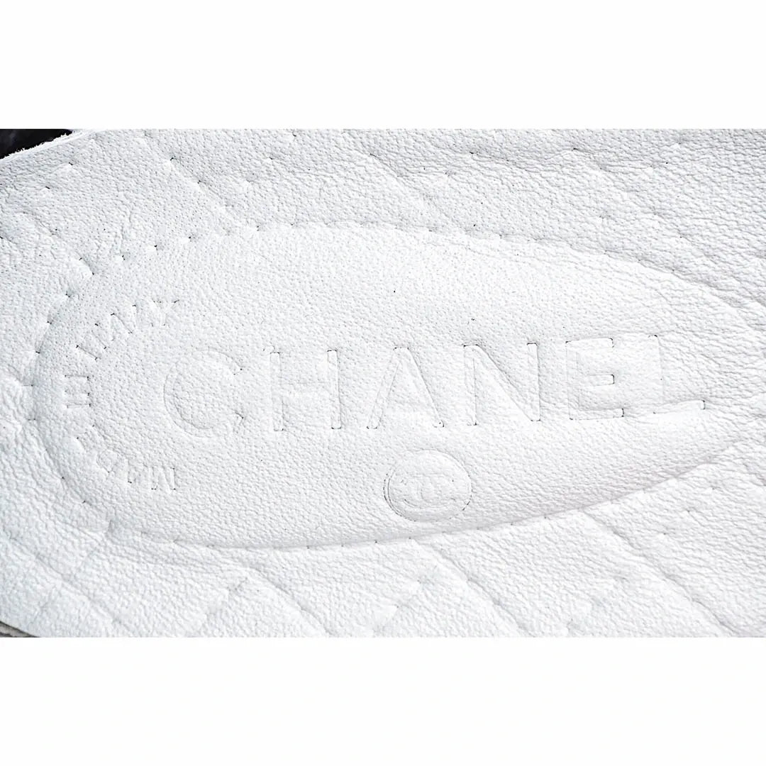 Chanel Canvas Casual Sneakers z