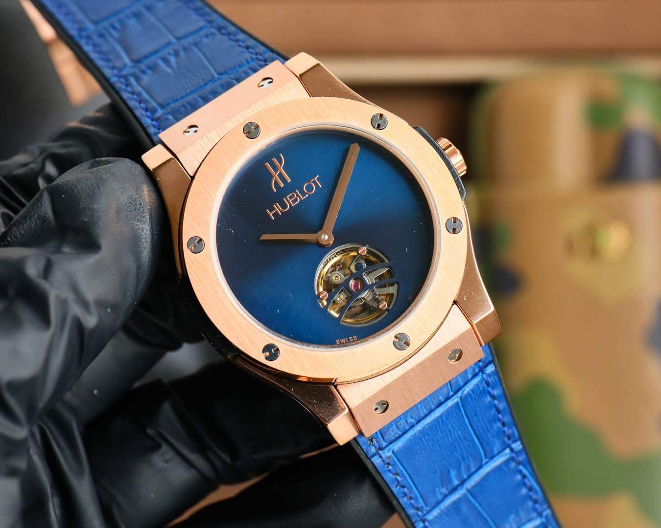 Elegant Hublot Classic Fusion in Titanium