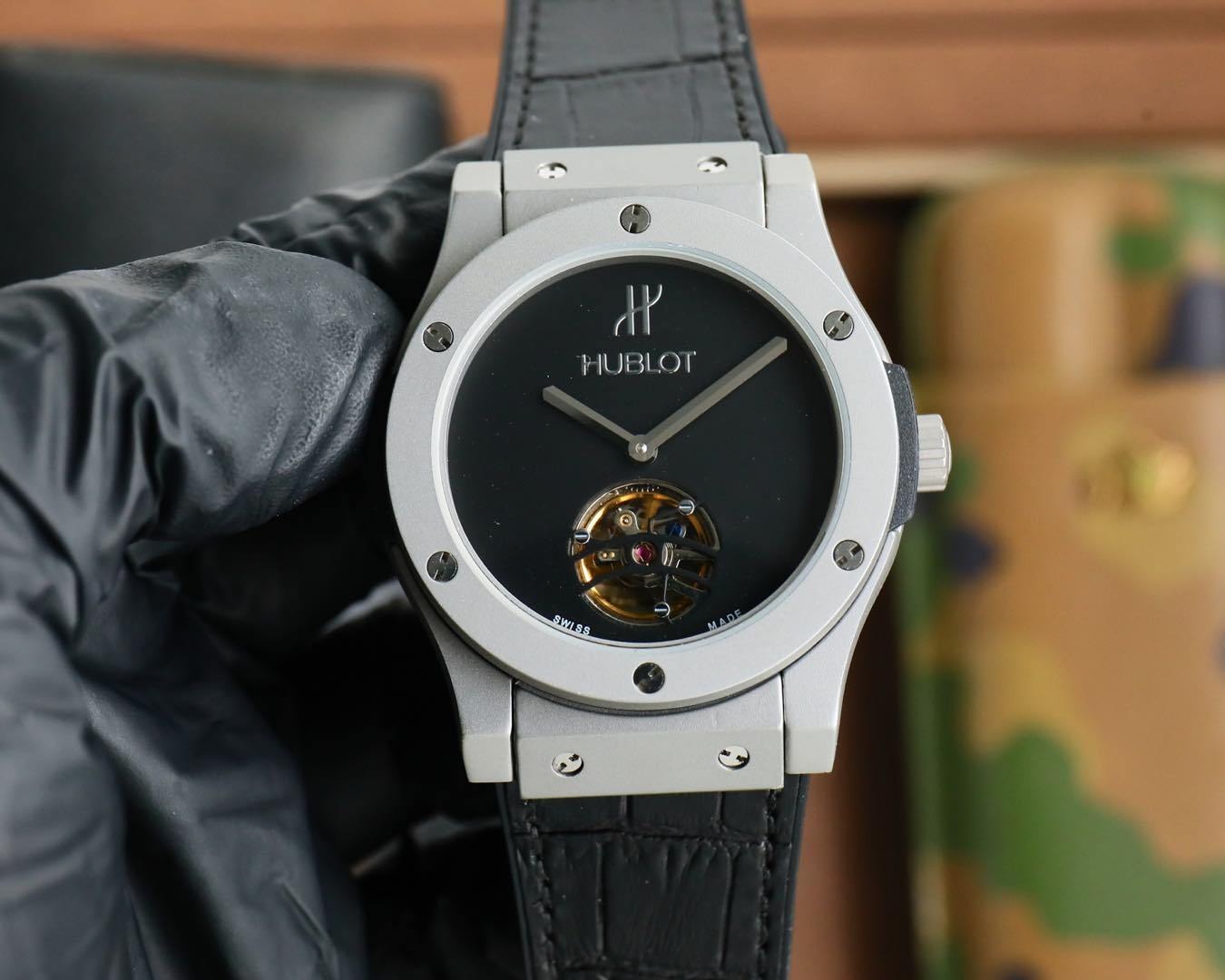 Elegant Hublot Classic Fusion in Titanium