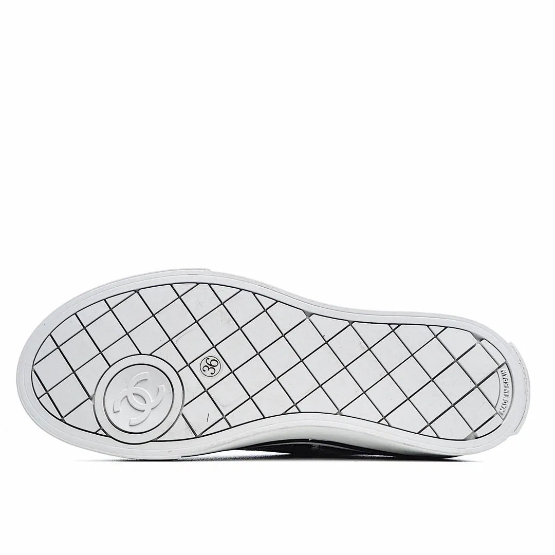 Chanel Canvas Casual Sneakers z