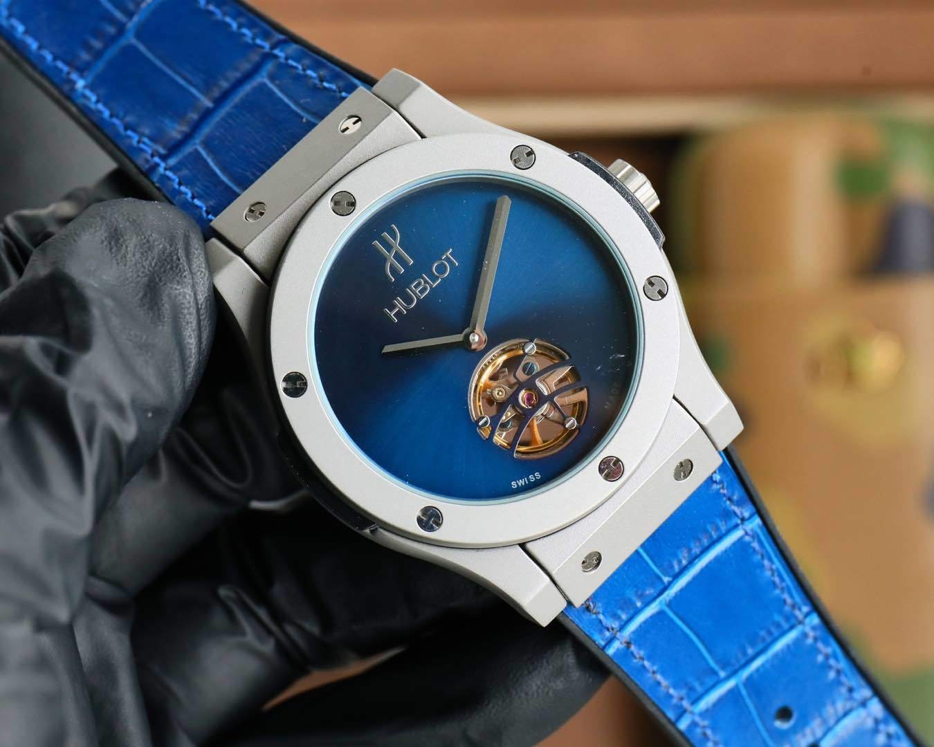 Elegant Hublot Classic Fusion in Titanium