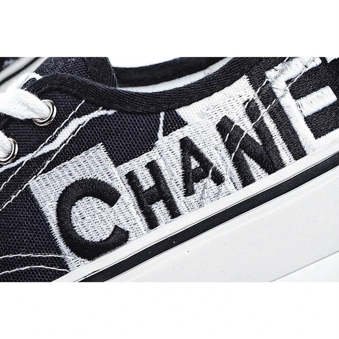 Chanel Canvas Casual Sneakers z
