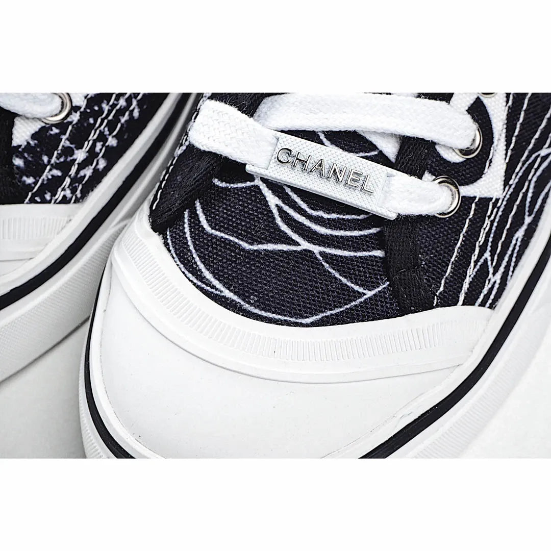 Chanel Canvas Casual Sneakers z