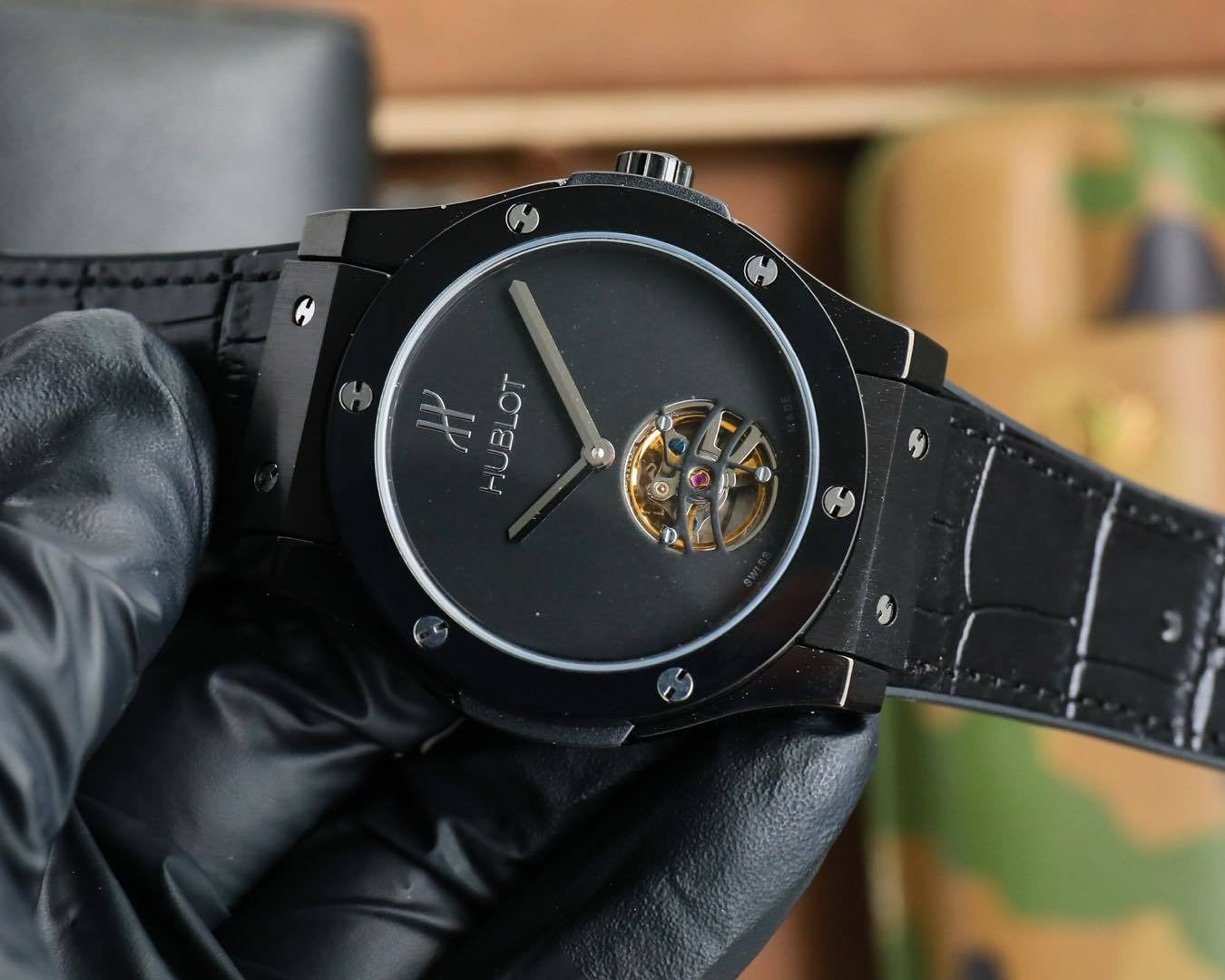 Elegant Hublot Classic Fusion in Titanium