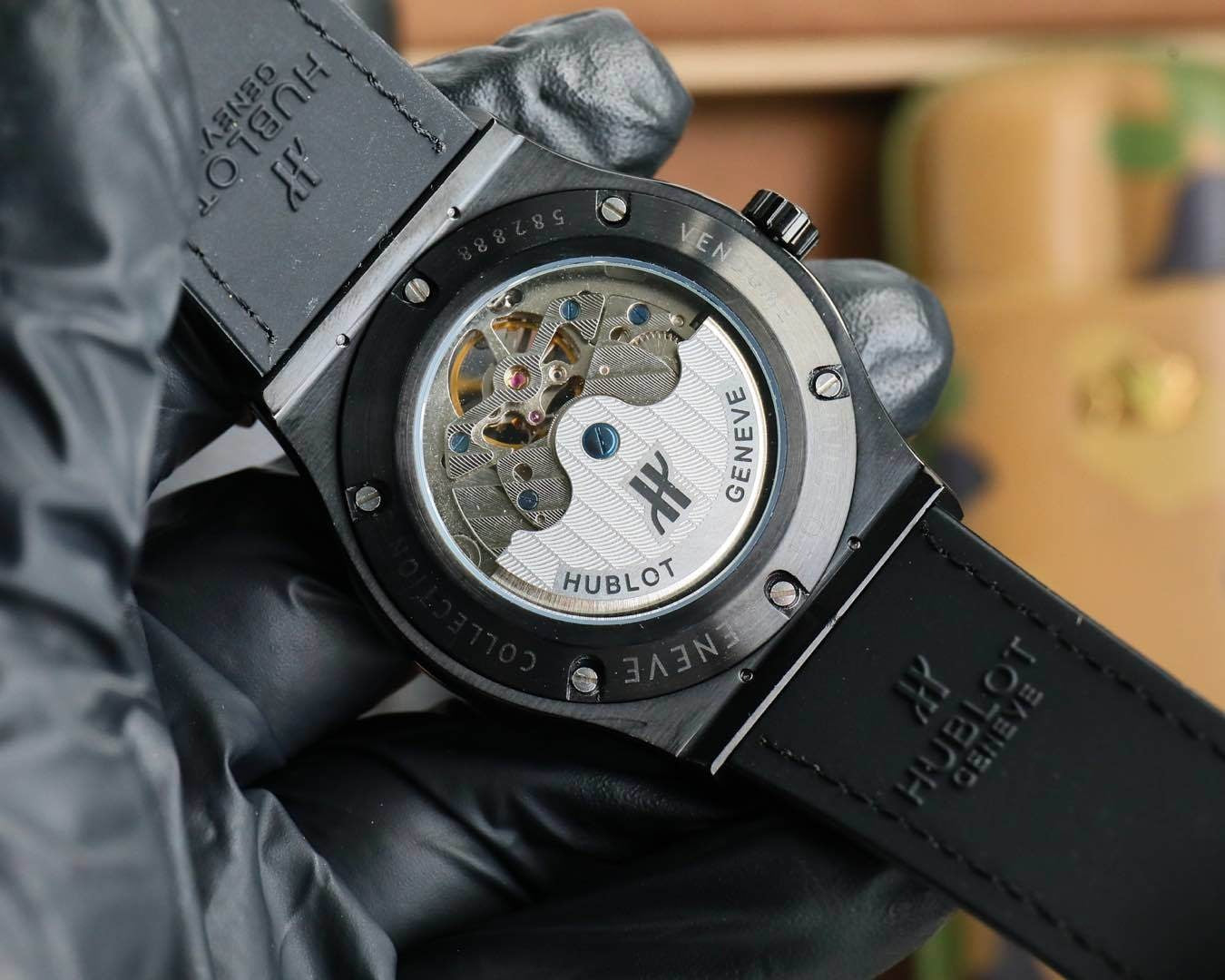 Elegant Hublot Classic Fusion in Titanium