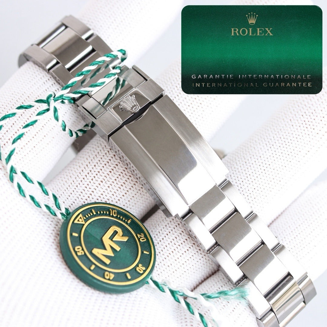 Rolex Oyster Perpetual Cosmograph Daytona with White Dial