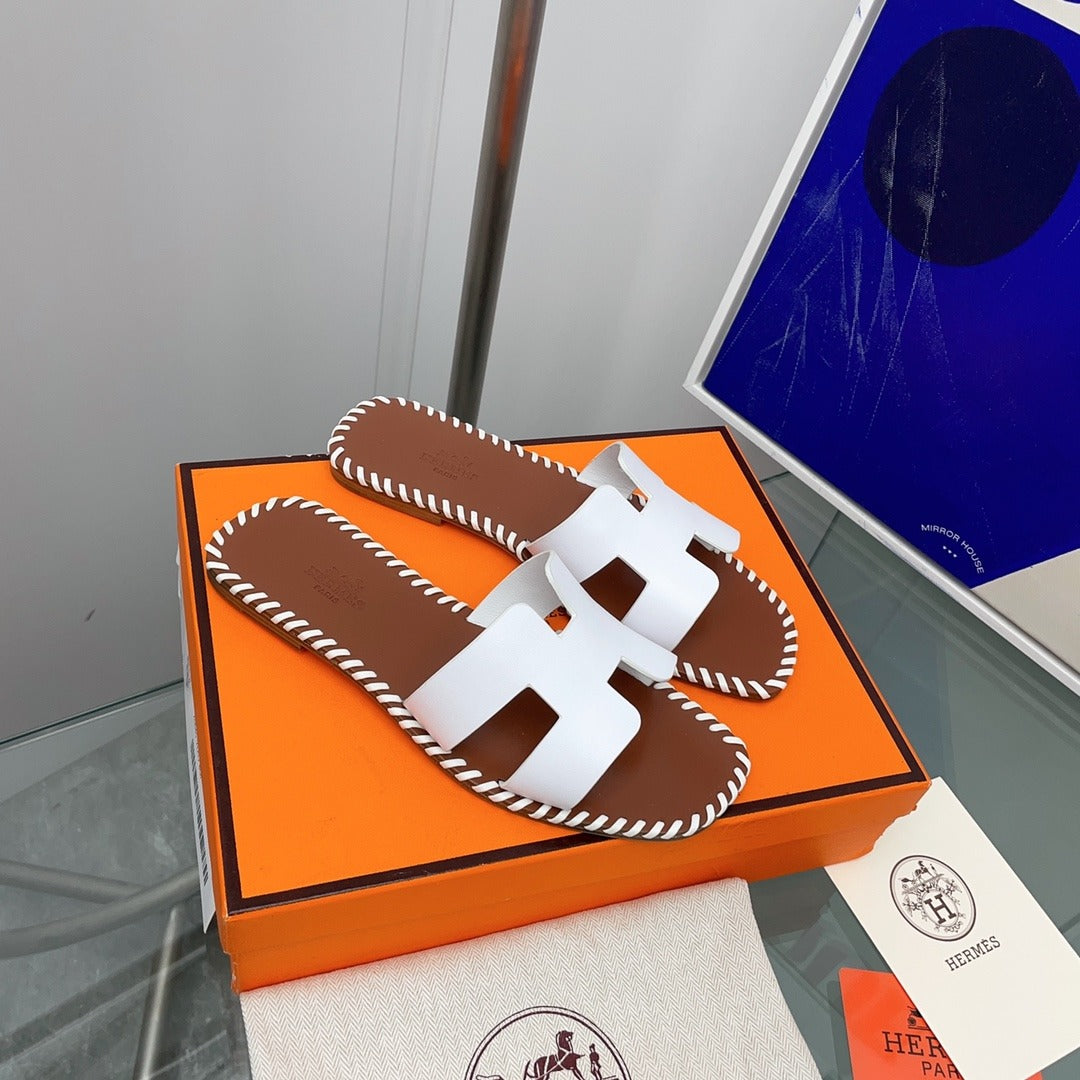 Hermès Oran Sandals in White Leather with Whipstitch Detail