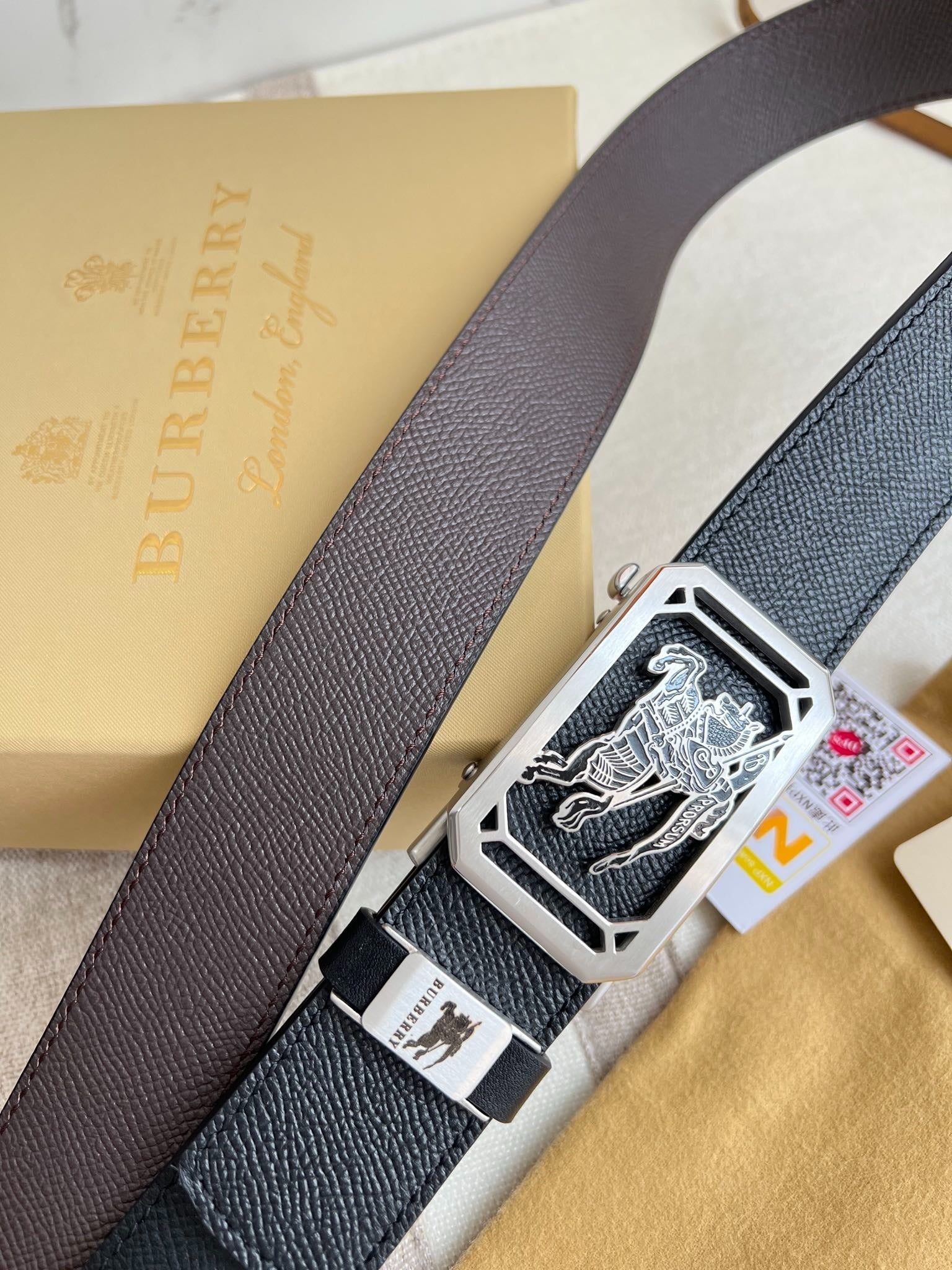 Designer Style Grained Leather Belt with Horse Head Buckle
