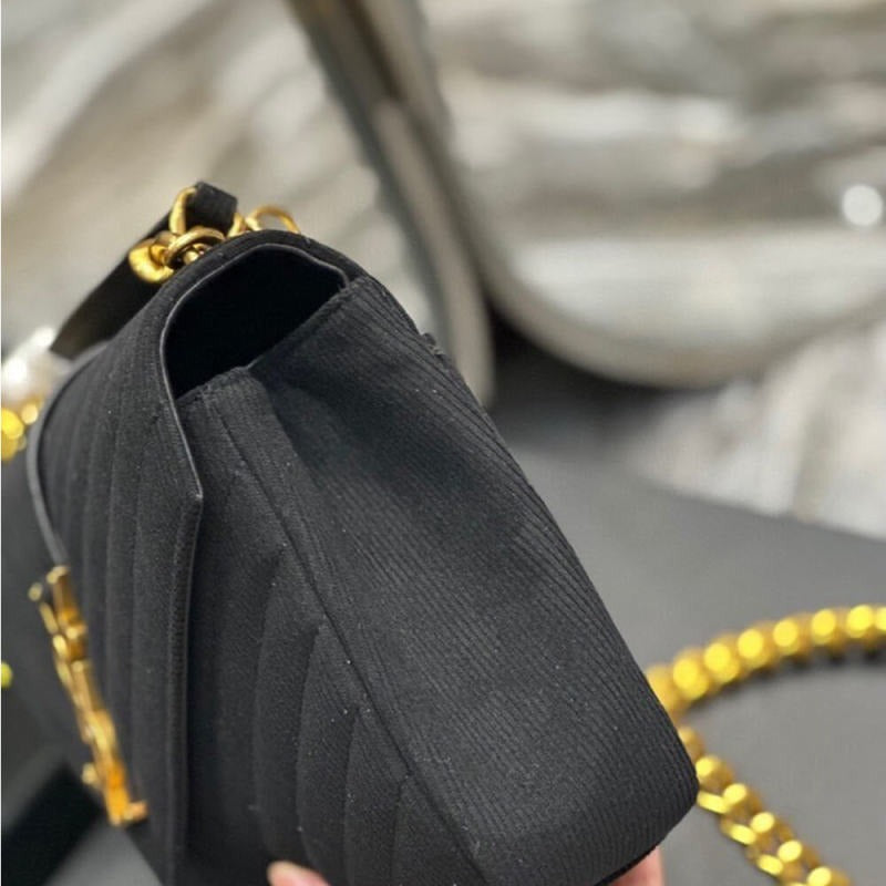 COLLEGE MEDIUM CHAIN BAG IN QUILTED SUEDE