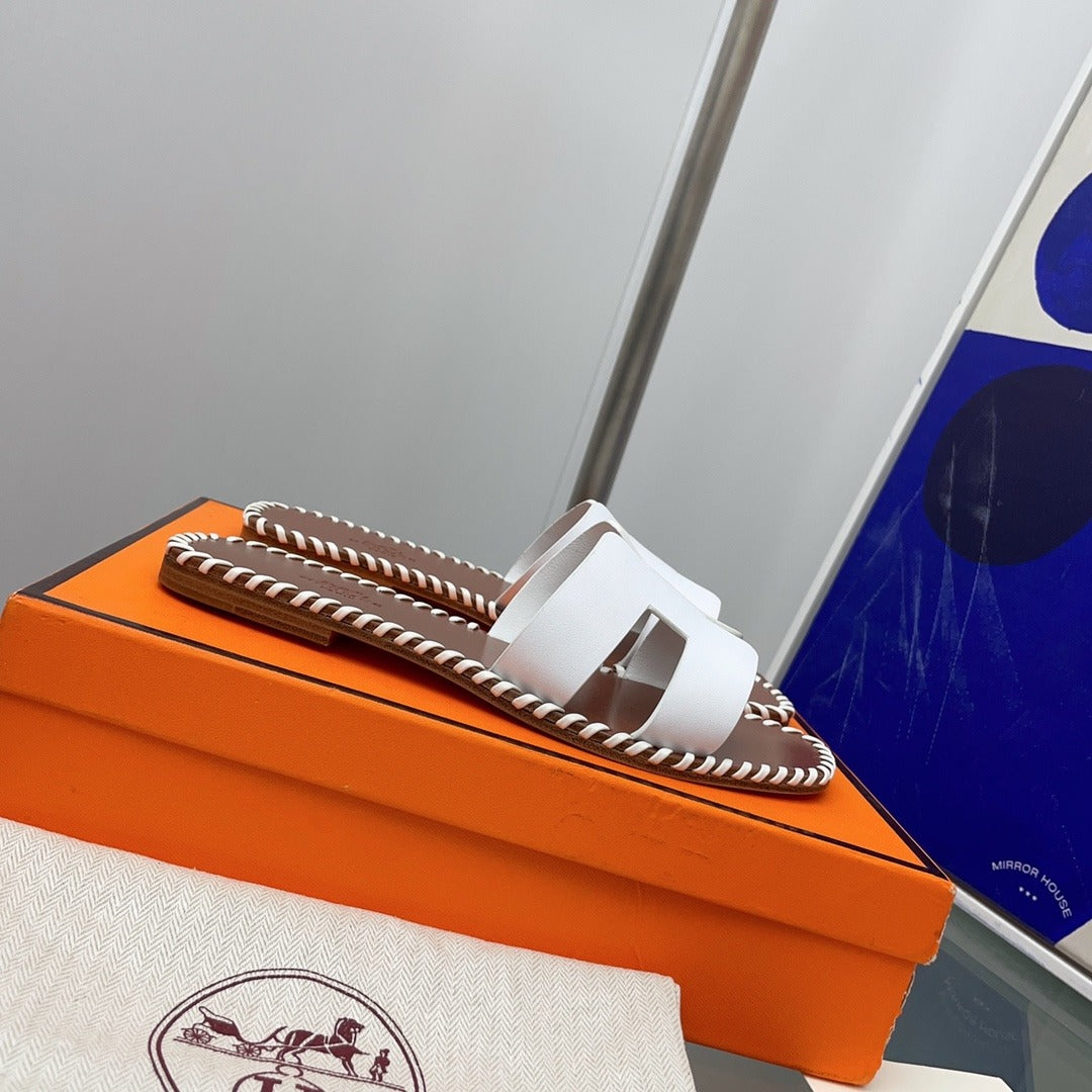 Hermès Oran Sandals in White Leather with Whipstitch Detail