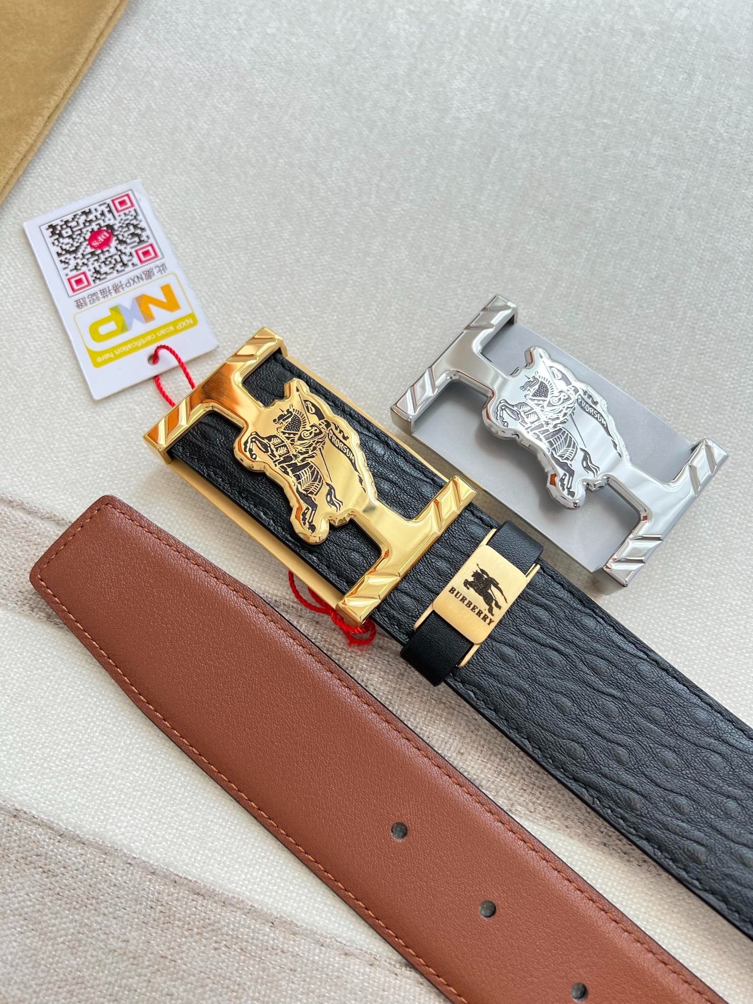 Stylish Black Leather Belt with Metallic Horse Emblem Buckle