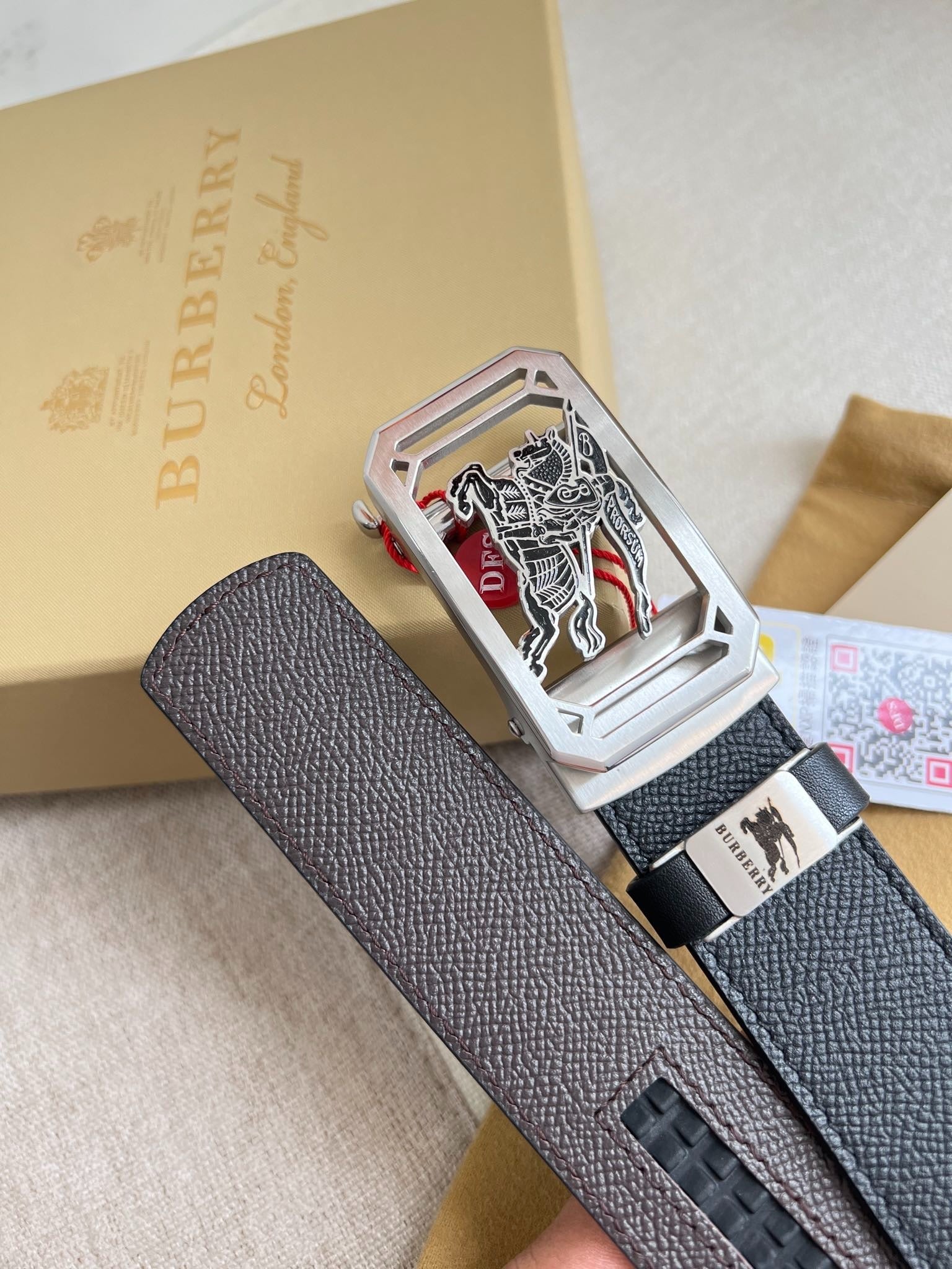 Designer Style Grained Leather Belt with Horse Head Buckle
