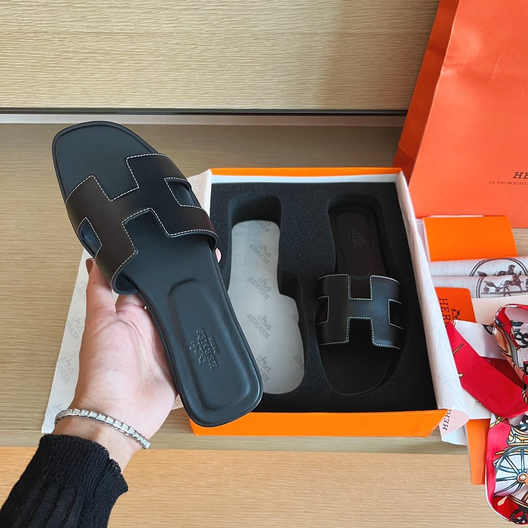 Hermès Oran Sandals in Black Leather with White Contrast Stitching
