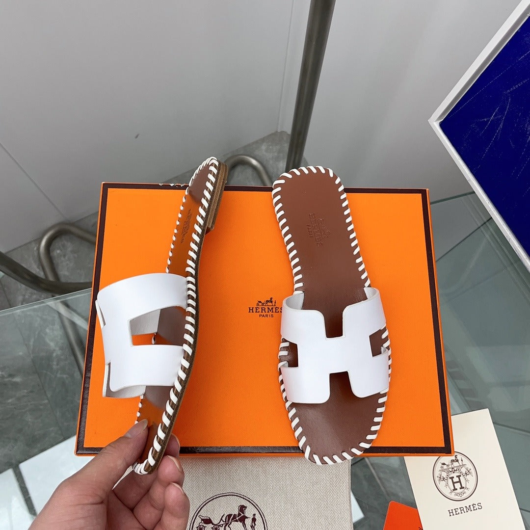 Hermès Oran Sandals in White Leather with Whipstitch Detail