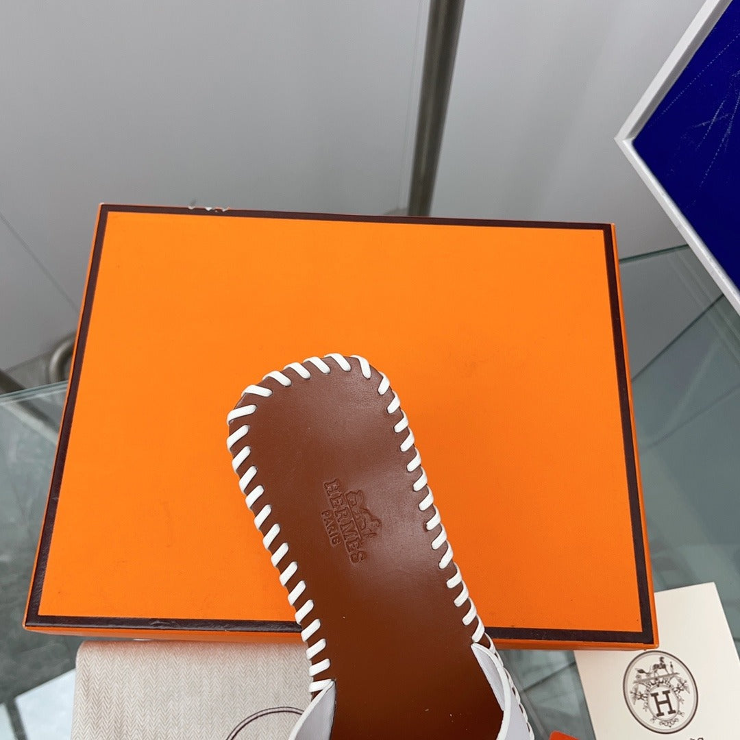 Hermès Oran Sandals in White Leather with Whipstitch Detail