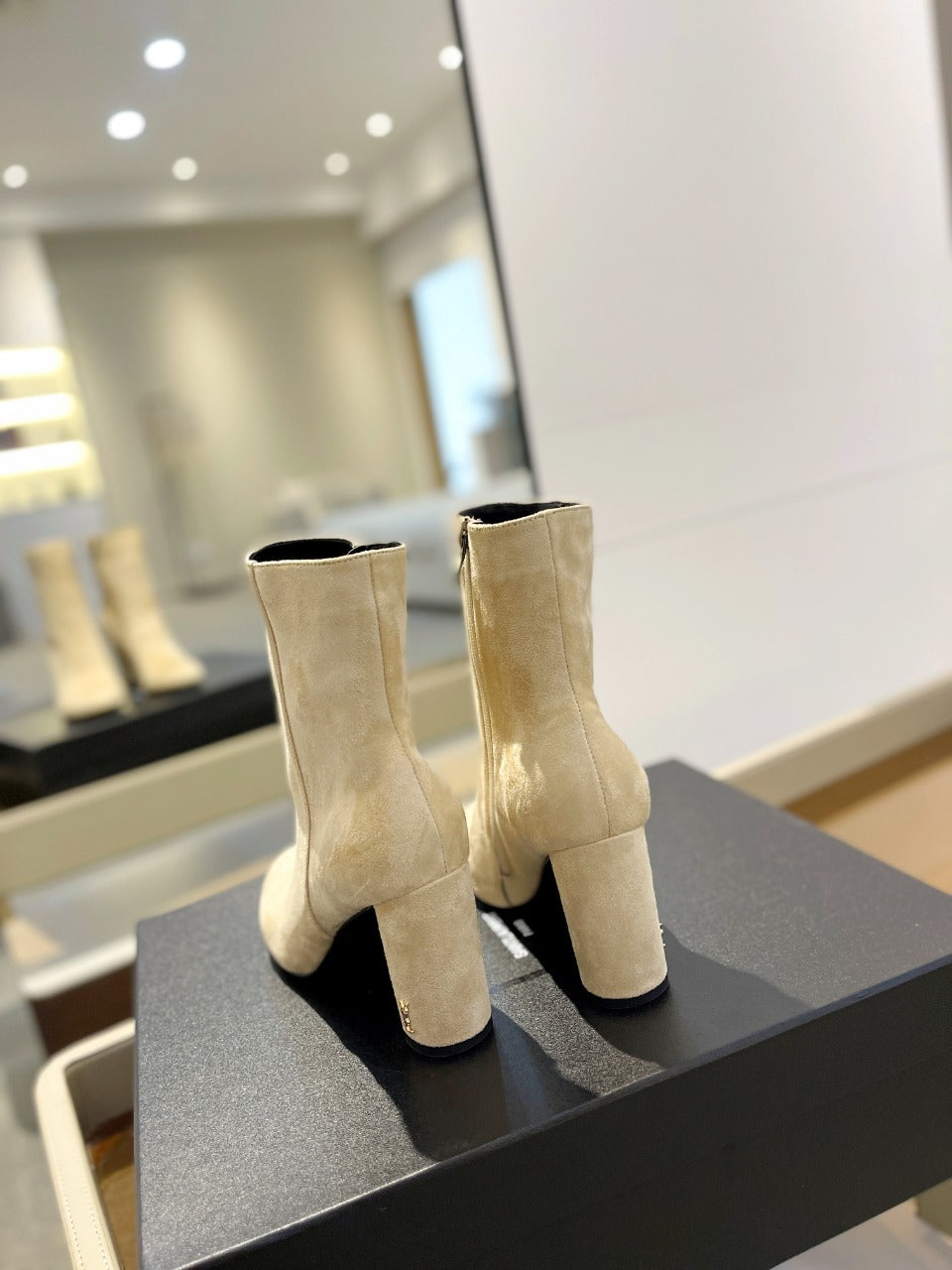 SL HONORÃ‰ BOOTIES FLAX SUEDE
