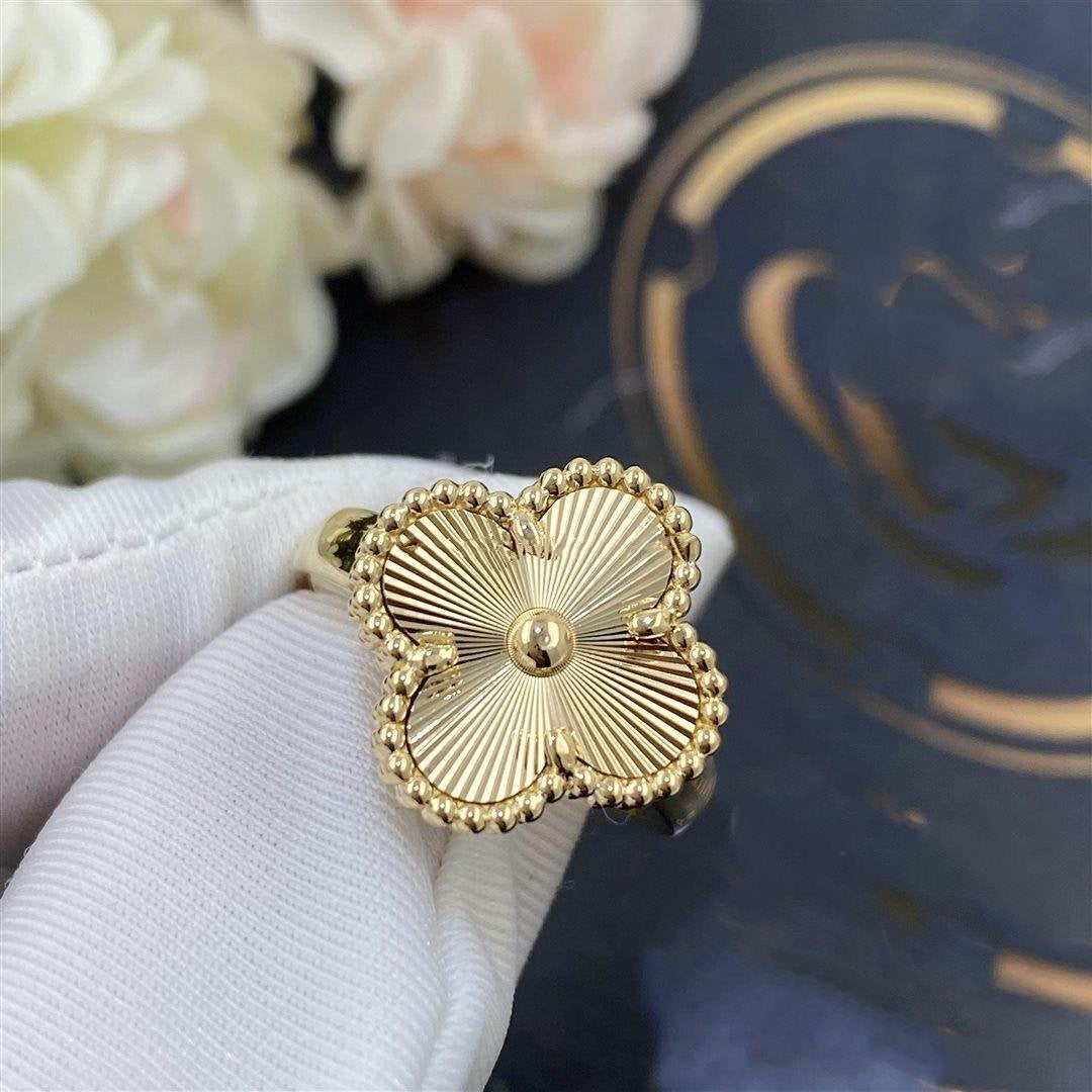 CLOVER GOLD RING