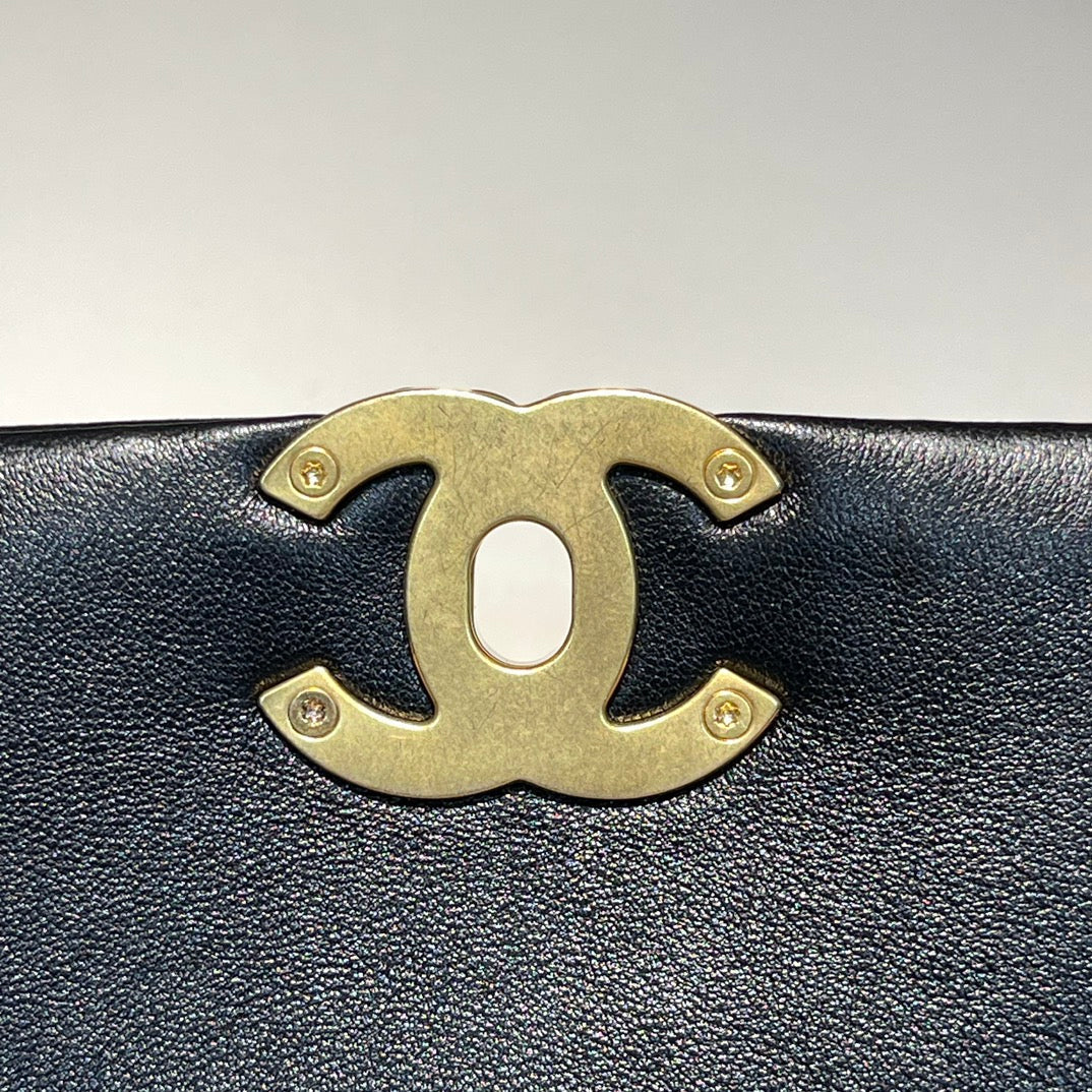 FLAP BAG 20CM GOLD HARDWARE BLACK CALFSKIN