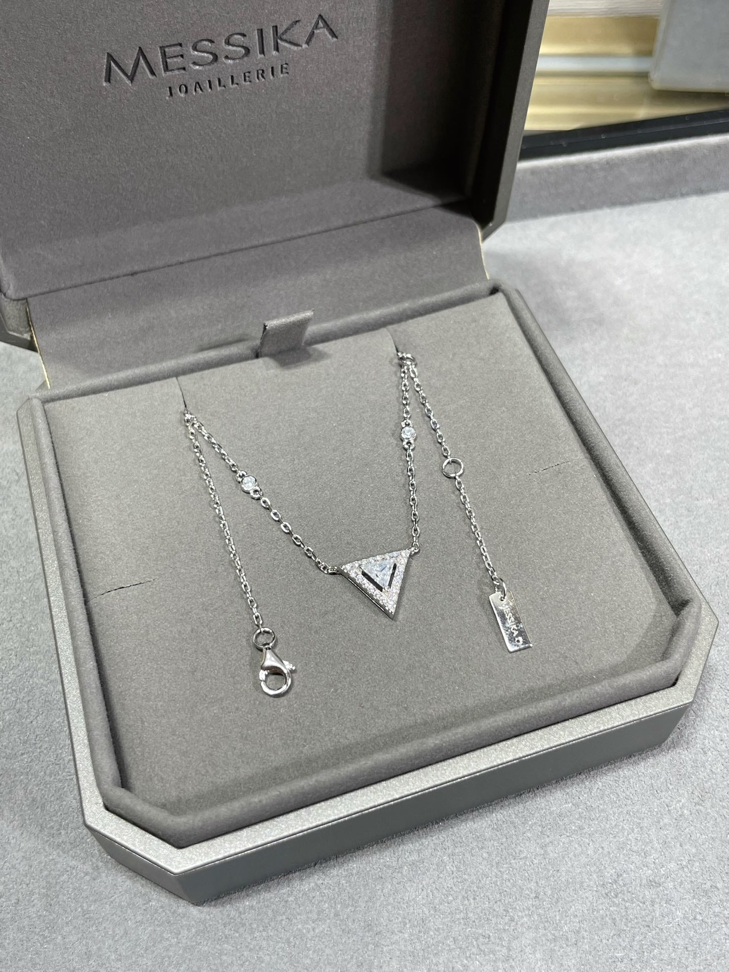 MESSIK TRIANGLE DIAMOND SILVER NECKLACE
