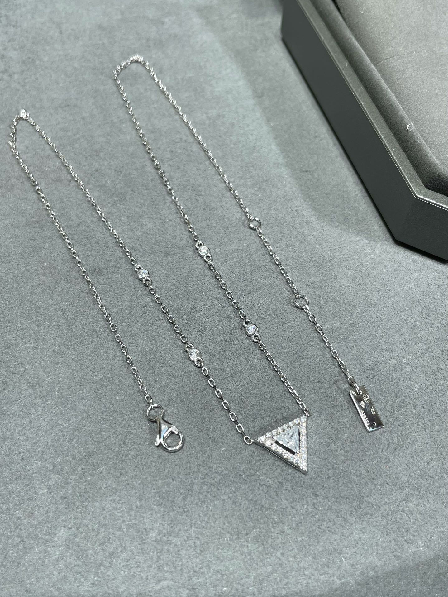 MESSIK TRIANGLE DIAMOND SILVER NECKLACE