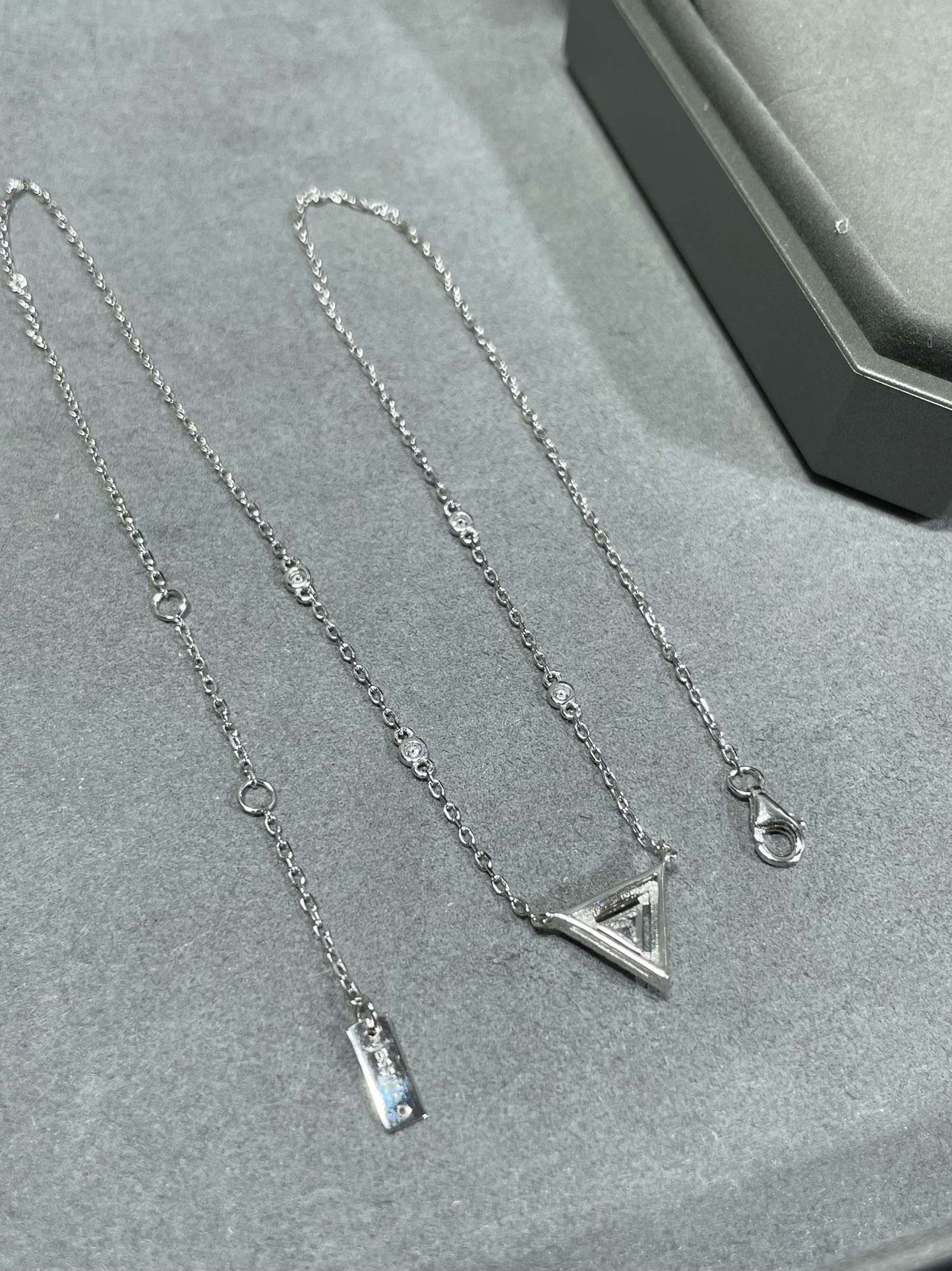MESSIK TRIANGLE DIAMOND SILVER NECKLACE